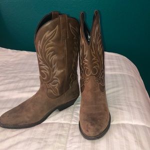 Laredo cowgirl boots